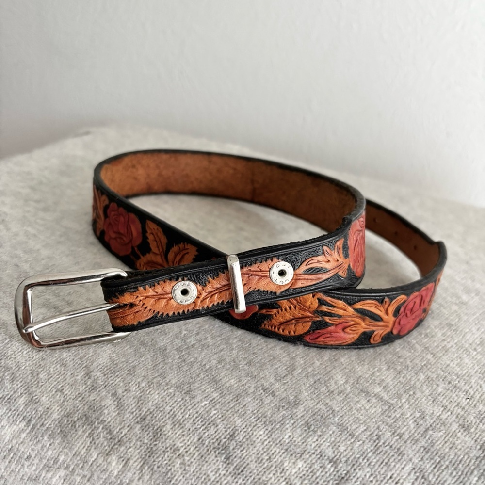 Vintage Rose 🌹Floral Embossed Leather Belt Western Boho sz 28